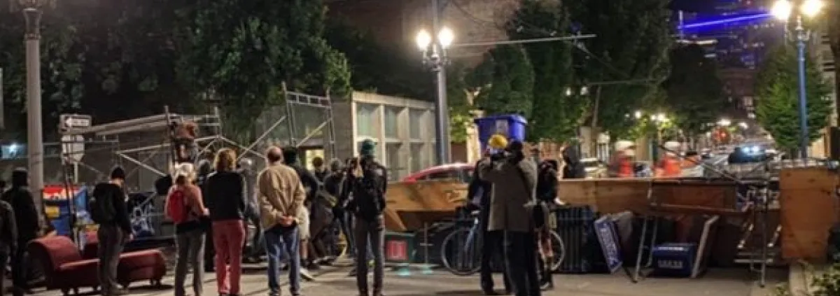 Portland black lives matter protesters take over a part of teh city and prohibit police from entering their "autonomous zone" and neither Portland's city governement, nor the Orgeon state governement nor the US Federal government put an end to it!